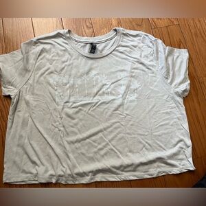 New w out tags Vuori cropped Tshirt